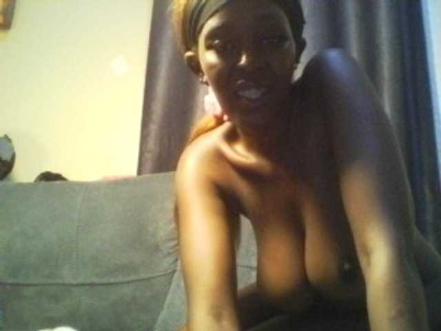 Betsy3 live cam on BongaCams