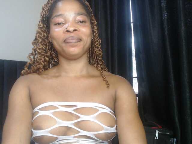 Sexycaramel live cam on BongaCams