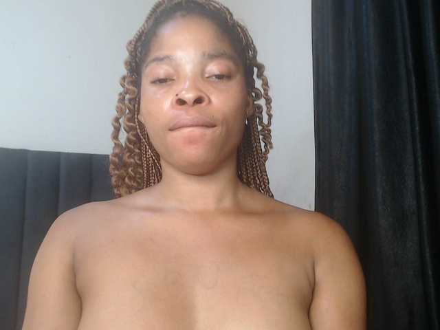 Sexycaramel live cam on BongaCams