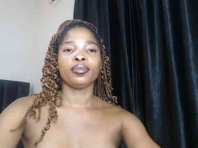 Sexycaramel webcam