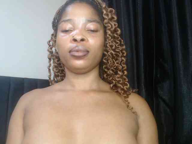 Sexycaramel webcam