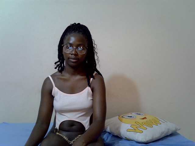 PinkCoochie02 live cam on BongaCams
