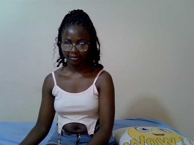 PinkCoochie02 live cam on BongaCams