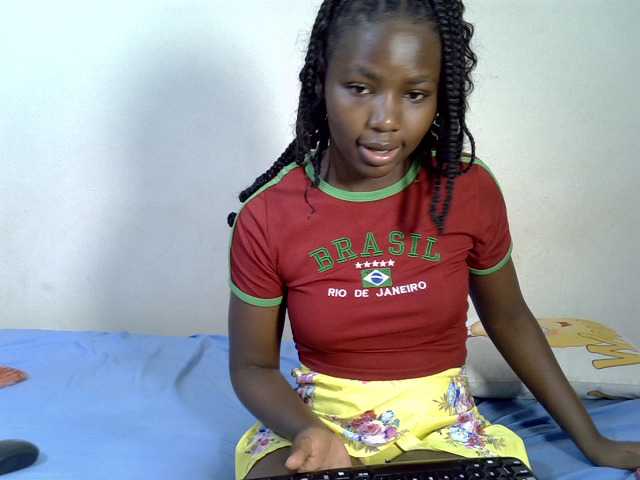 PinkCoochie02 live cam on BongaCams