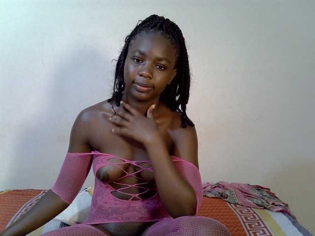 PinkCoochie02 live cam on BongaCams