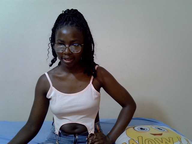 PinkCoochie02 live cam on BongaCams