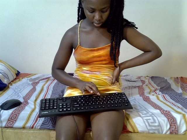 PinkCoochie02 live on BongaCams