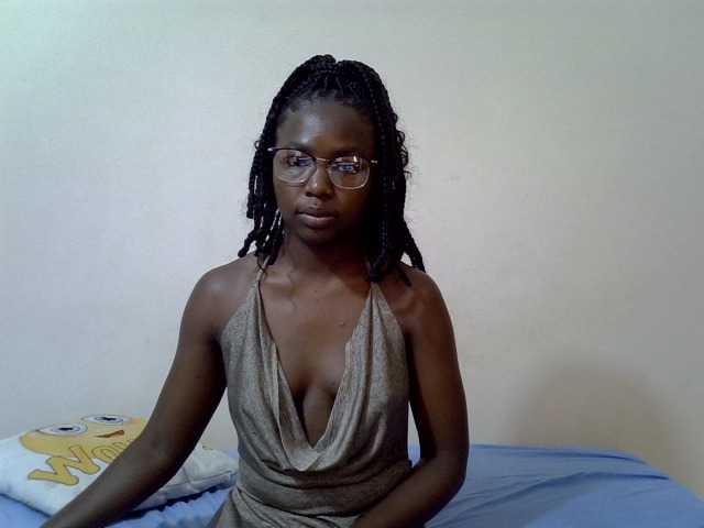 PinkCoochie02 live cam on BongaCams