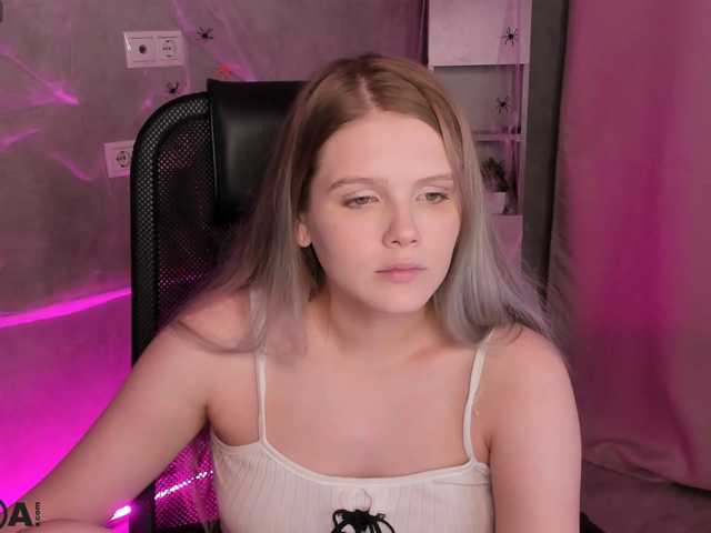 Alisa-Allison live cam on BongaCams