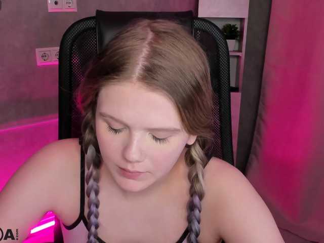 Alisa-Allison live cam on BongaCams
