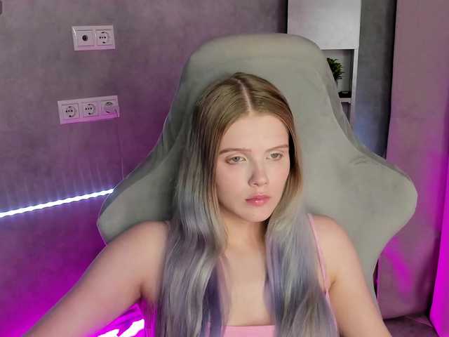 Alisa-Allison live cam on BongaCams
