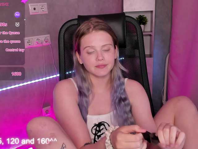 Alisa-Allison live cam on BongaCams