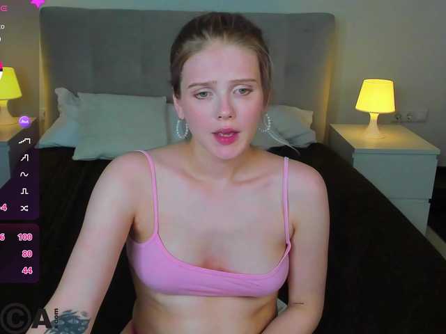 Alisa-Allison live cam on BongaCams
