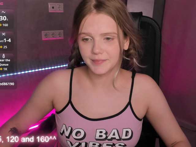 Alisa-Allison live cam on BongaCams
