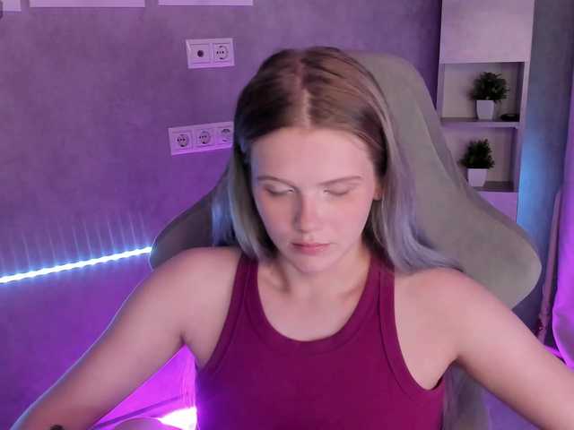 Alisa-Allison live cam on BongaCams