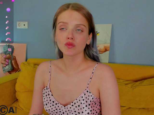 Alisa-Allison live cam on BongaCams