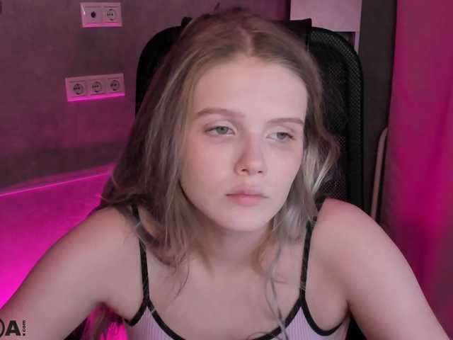 Alisa-Allison live cam on BongaCams