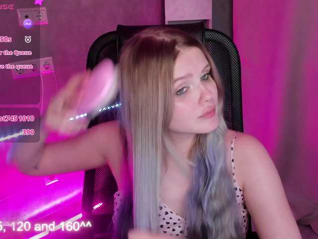 Alisa-Allison live cam on BongaCams