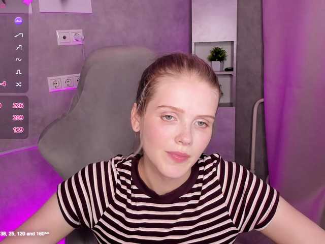 Alisa-Allison live cam on BongaCams