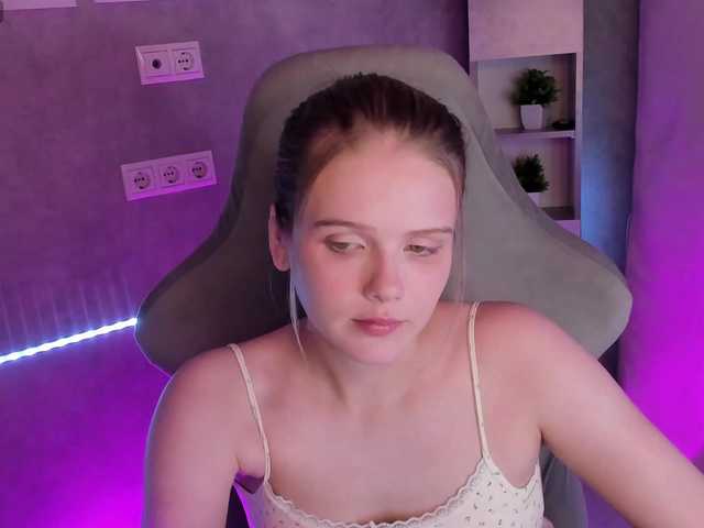 Alisa-Allison live cam on BongaCams