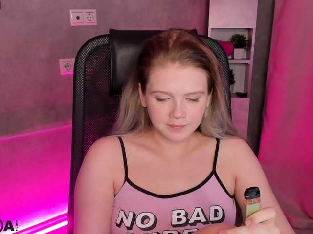 Alisa-Allison live cam on BongaCams