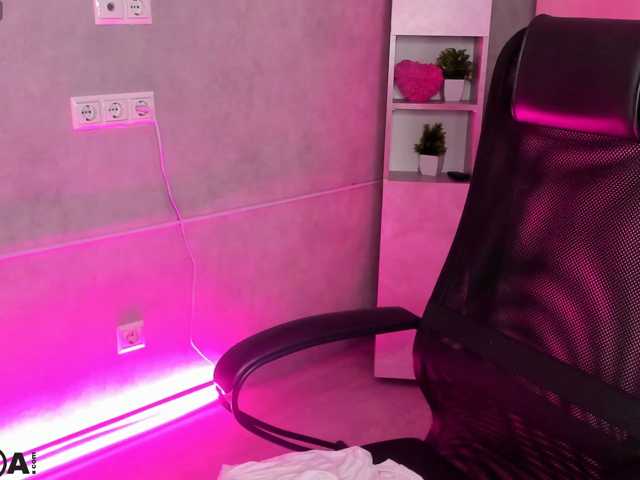 Alisa-Allison live cam on BongaCams