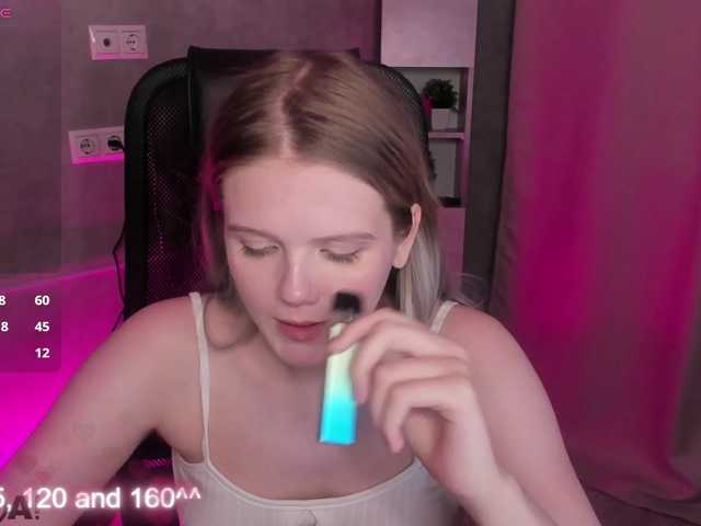 Alisa-Allison live cam on BongaCams