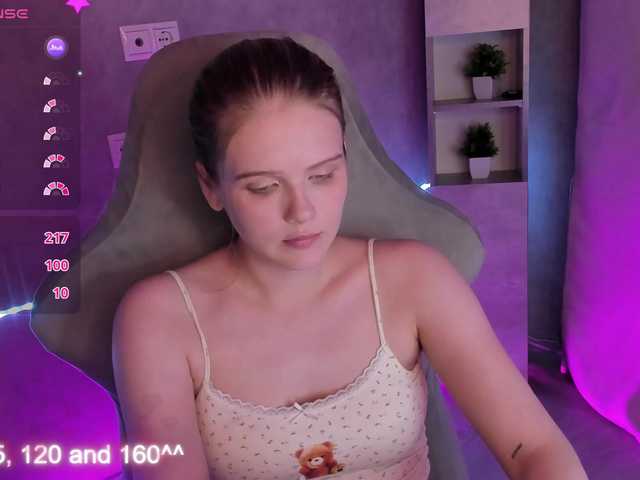 Alisa-Allison live cam