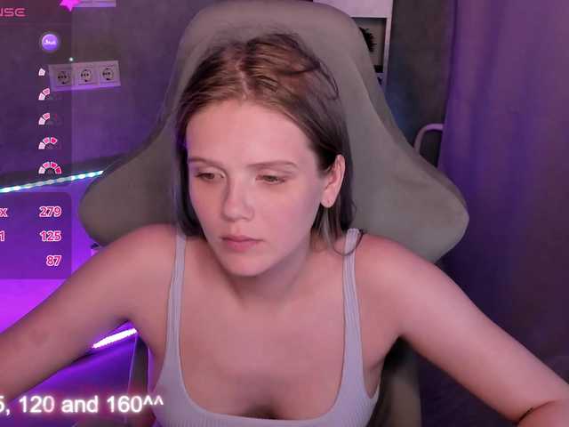 Alisa-Allison live cam on BongaCams