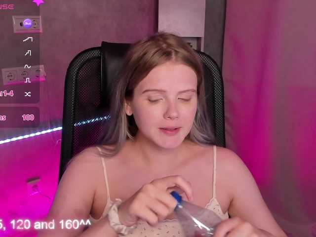 Alisa-Allison live cam on BongaCams