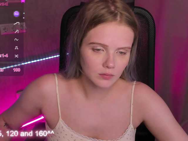 Alisa-Allison live cam on BongaCams