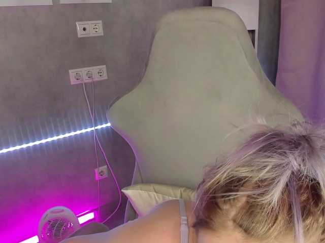 Alisa-Allison live cam on BongaCams