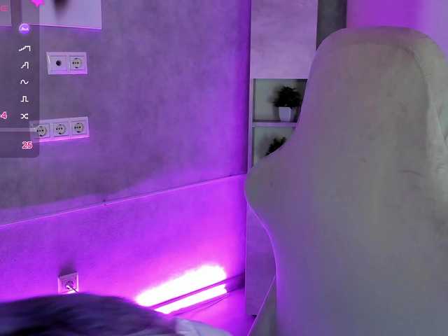 Alisa-Allison live cam on BongaCams