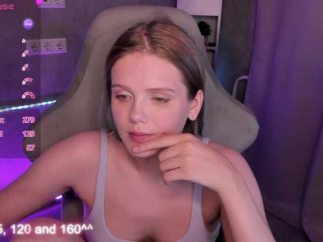 Alisa-Allison live cam on BongaCams
