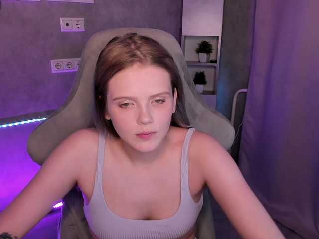 Alisa-Allison live cam on BongaCams