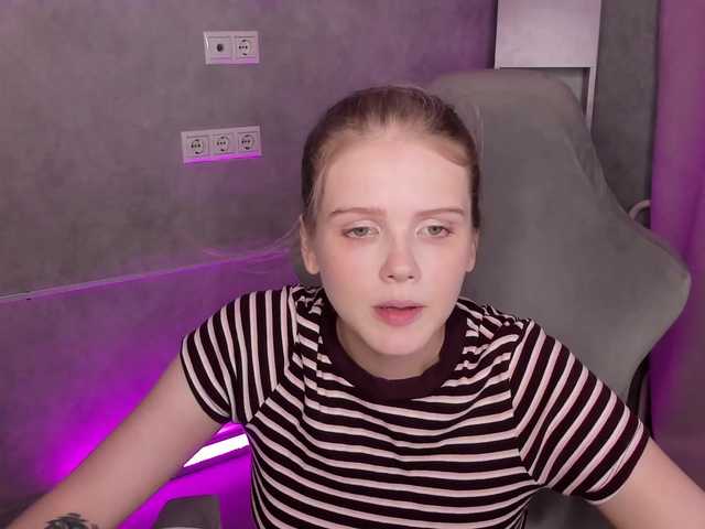 Alisa-Allison live cam on BongaCams