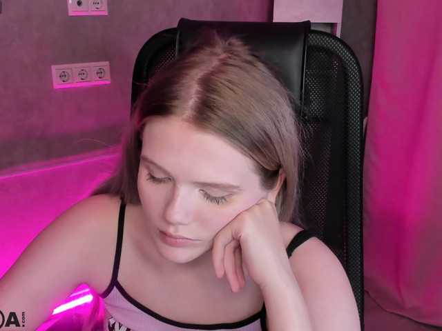 Alisa-Allison live cam on BongaCams