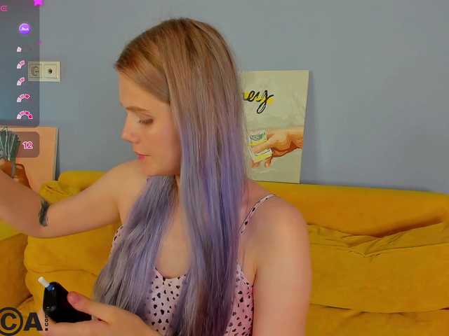Alisa-Allison live cam on BongaCams