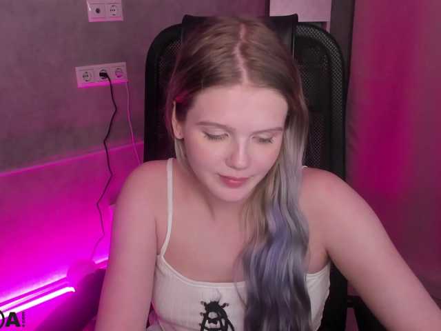 Alisa-Allison live cam on BongaCams