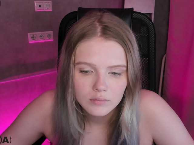 Alisa-Allison live cam on BongaCams