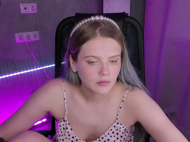 Alisa-Allison live cam on BongaCams