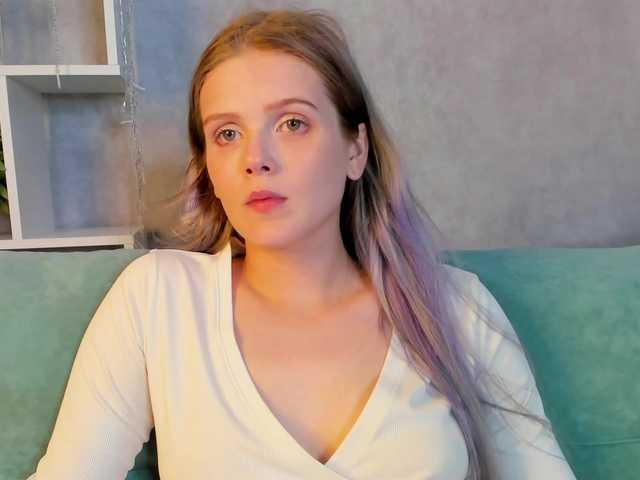 Alisa-Allison live cam on BongaCams