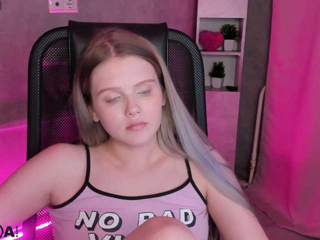Alisa-Allison live cam on BongaCams
