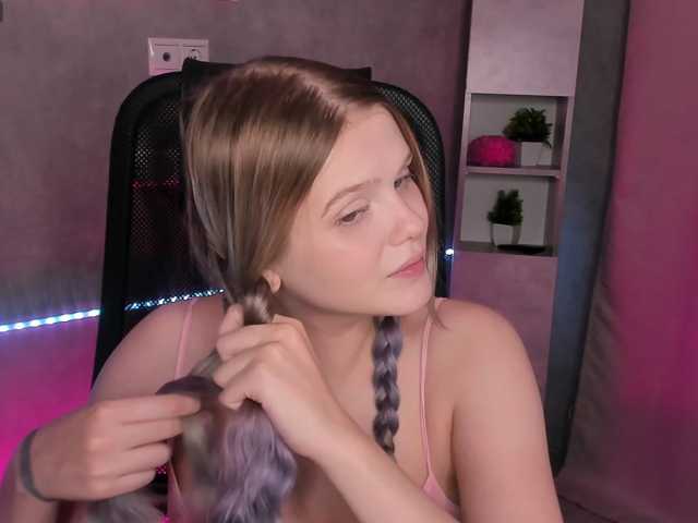 Alisa-Allison live cam on BongaCams