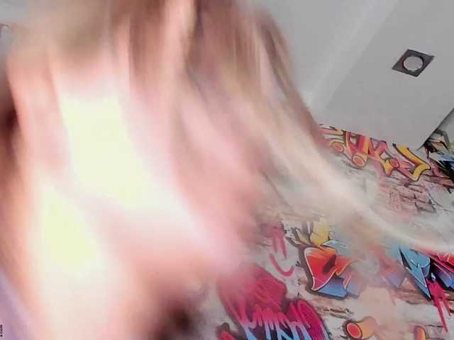 Alisa-Allison live cam on BongaCams