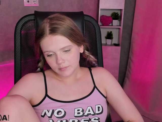 Alisa-Allison live cam on BongaCams