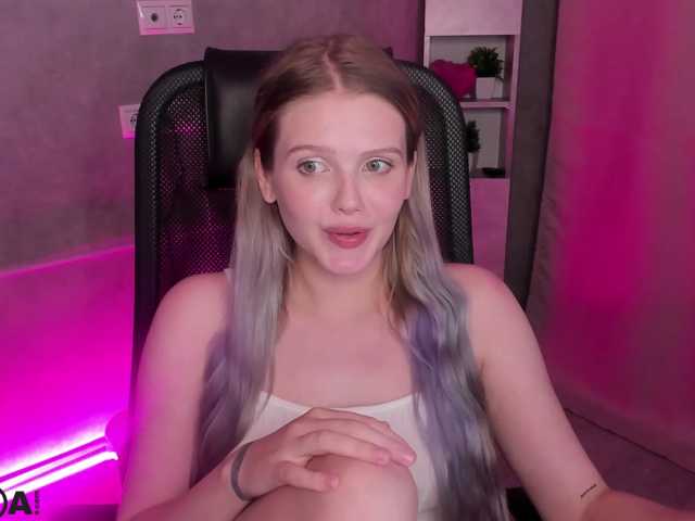 Alisa-Allison live cam on BongaCams
