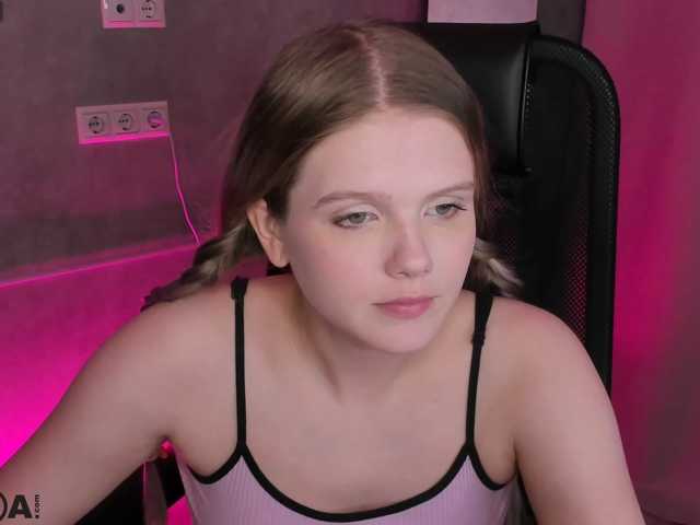Alisa-Allison live cam on BongaCams