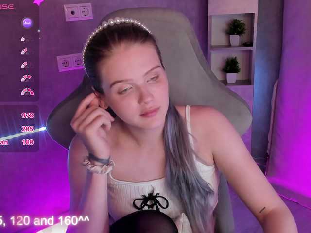 Alisa-Allison live cam on BongaCams