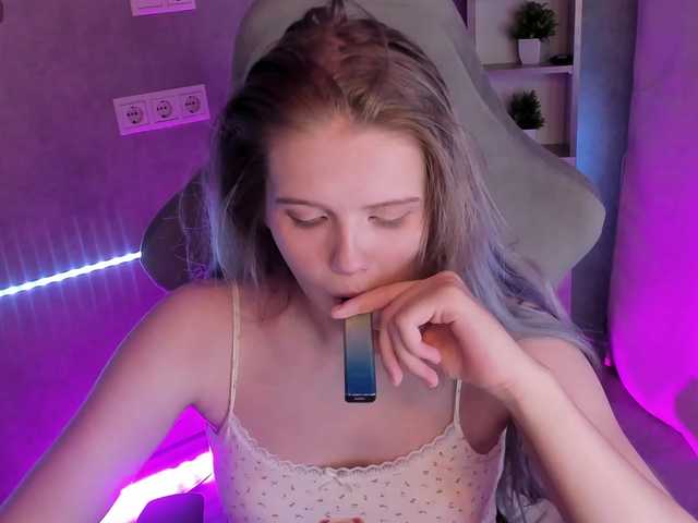Alisa-Allison live cam on BongaCams